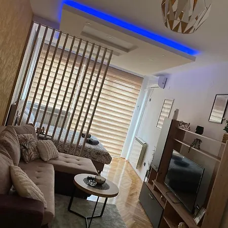 Apartman Una *